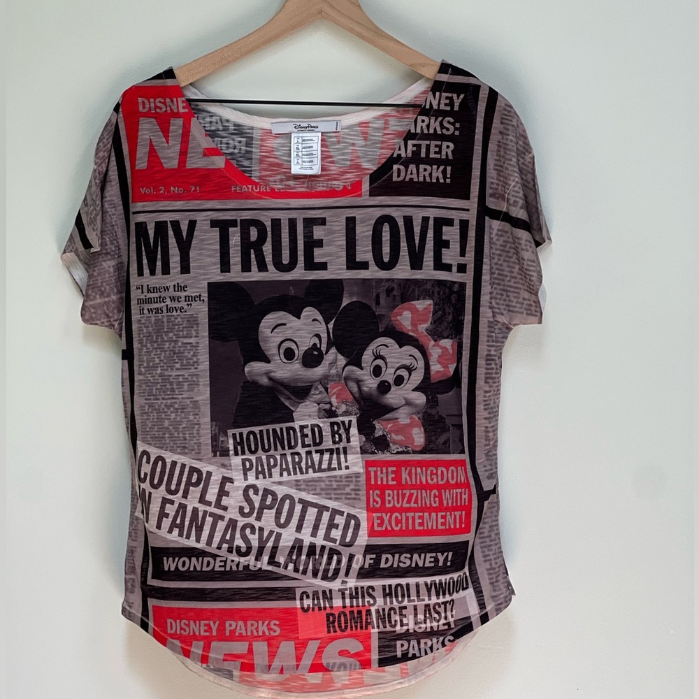 NWT Disney Parks “Newsprint” Mickey & Minnie Tee – Size L